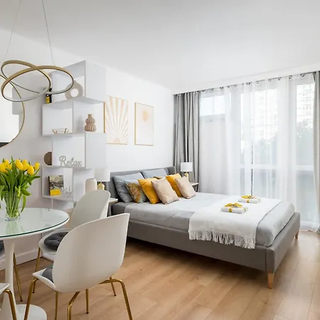 Apartamento Gold Premium 950 M To Station Parking Varsóvia