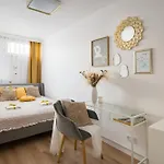 Gold Premium 950 M To Station Parking Apartment Warschau
