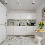 Gold Premium 950 M To Station Parking Apartment *