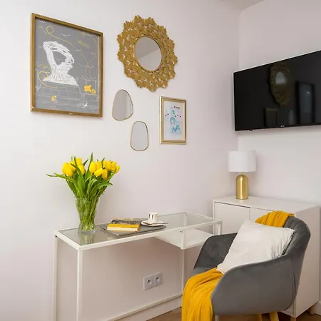 Gold Premium 950 M To Station Parking * Varšava