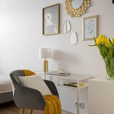 Gold Premium 950 M To Station Parking 华沙