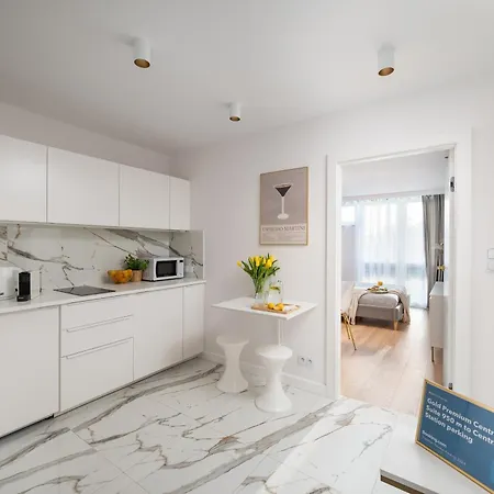 Gold Premium 950 M To Station Parking 华沙