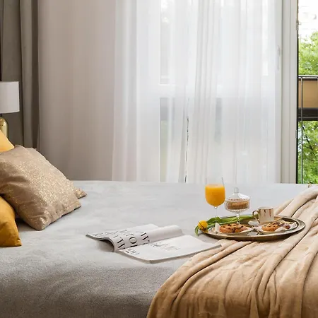 Gold Premium 950 M To Station Parking