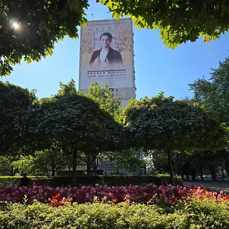 Gold Premium 950 M To Station Parking * 华沙