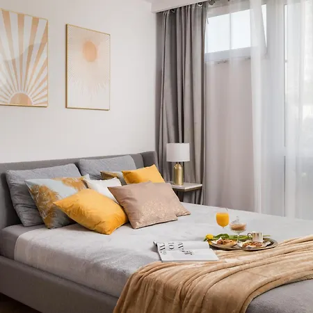 Gold Premium 950 M To Station Parking *