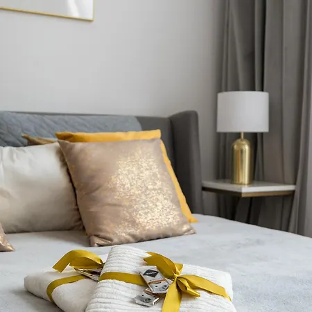 Gold Premium 950 M To Station Parking Lägenhet