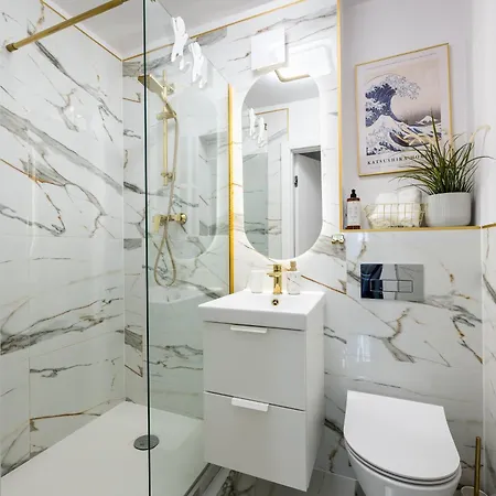 Gold Premium 950 M To Station Parking