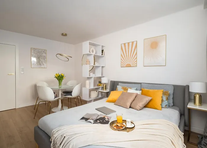 Gold Premium 950 M To Station Parking *