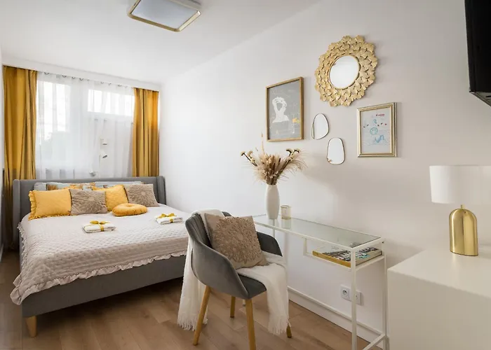Gold Premium 950 M To Station Parking Apartment Warsaw