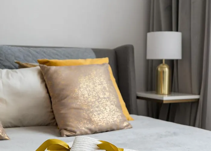 Gold Premium 950 M To Station Parking Apartment